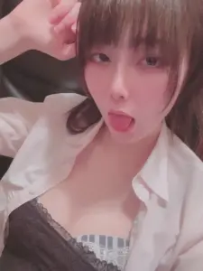 三日月レナ(みかづき れな)|セクシーインフルエンサー/モデル/生中野女子(ナマジョ。)|HANAYA PROJECT所属