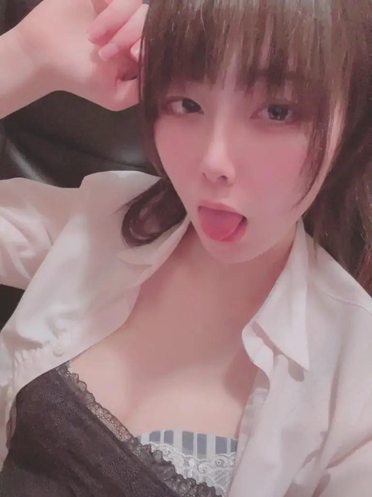 三日月レナ（みかづき れな）｜セクシーインフルエンサー／モデル／生中野女子（ナマジョ。）｜HANAYA PROJECT所属